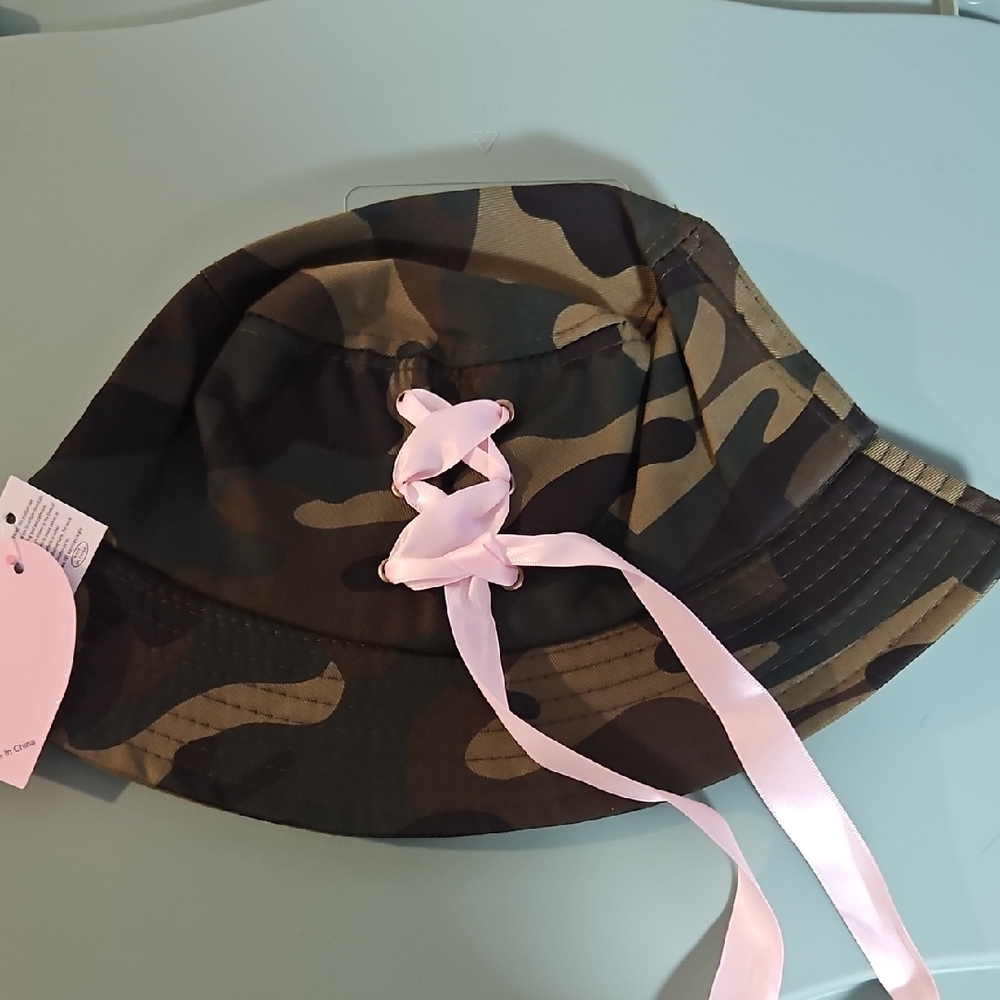 TRUE LOVE LADIES CAMO BUCKET HAT: NEW WITH TAGS: OS